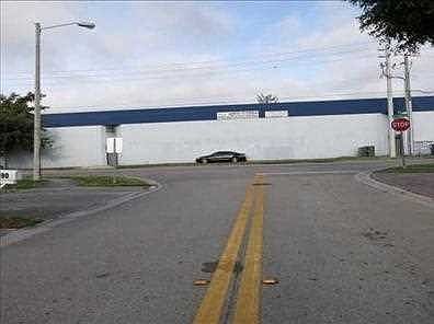 5th image of 8884 NW 118th St
