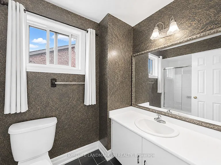 101 Pentland Cres — Photo 13