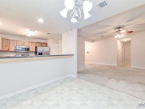 5th image of 388 Baptiste Cir