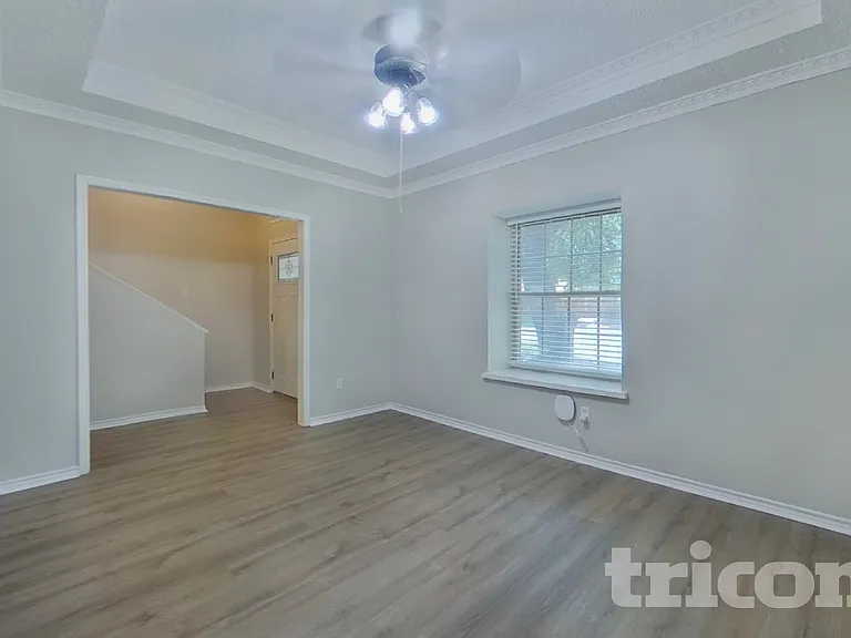 509 Live Oak Dr — Photo 4