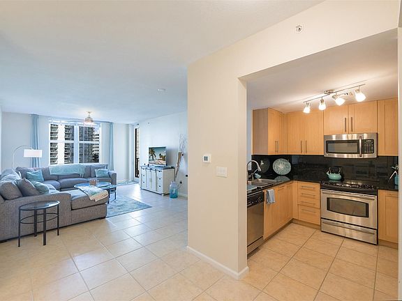 3rd image of 511 SE 5th Avenue #922