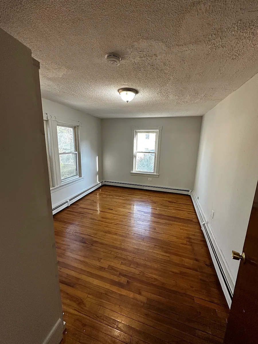 Building Photo - 29 E Cottage St #2
