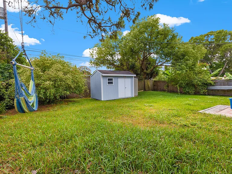 1917 Pinehurst Dr — Photo 23
