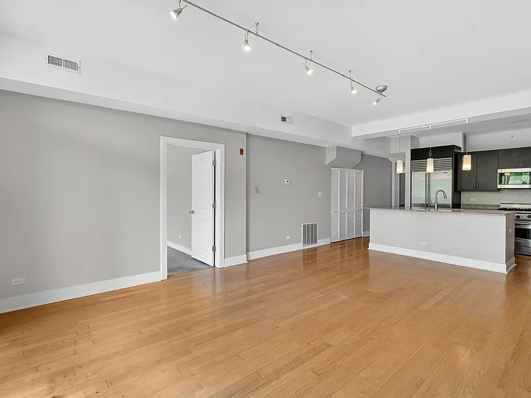 525 Kedzie St — Photo 26