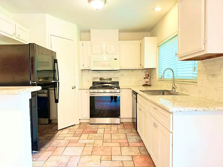 12034 Yearling Dr — Photo 4