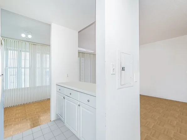 60 Oceana Drive West image 8 of 17