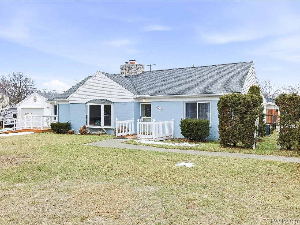 1218 Center Ave photo 1