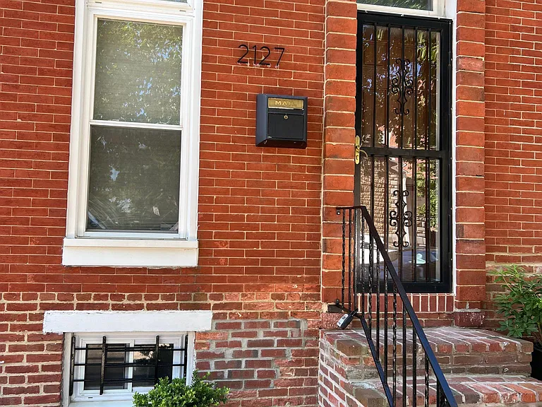 2127 E Fairmount Ave — Photo 18
