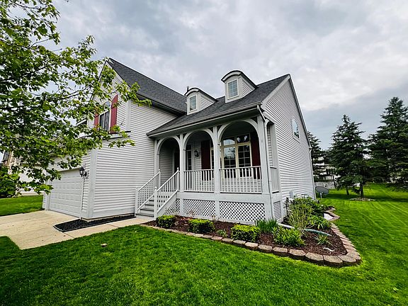 2nd image of 5867 Versailles Ave