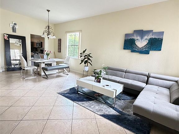 5th image of 1006 Sunflower Cir #1006