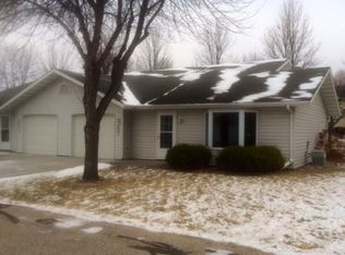 3921 Dacotah View Ct, Grand Forks, ND 58201
