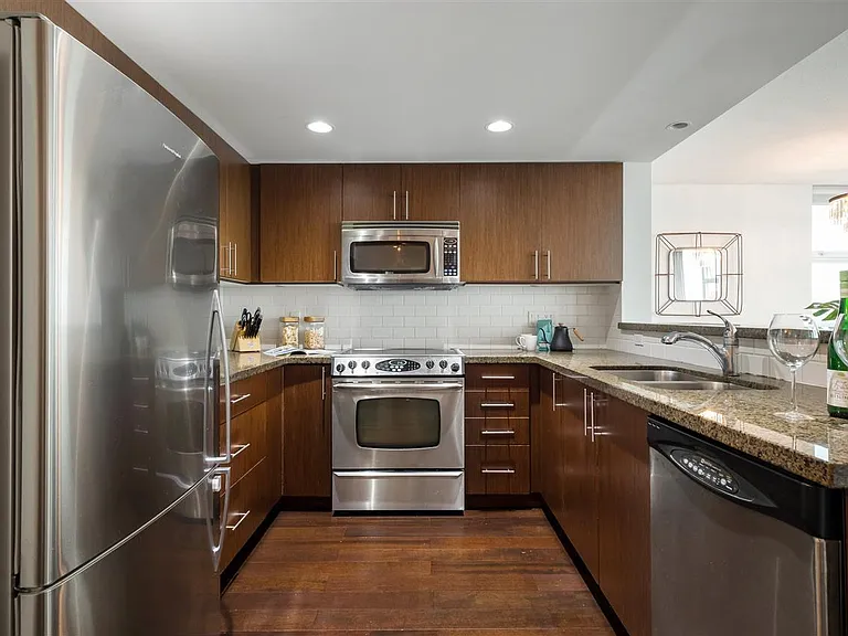125 Milross Ave — Photo 4