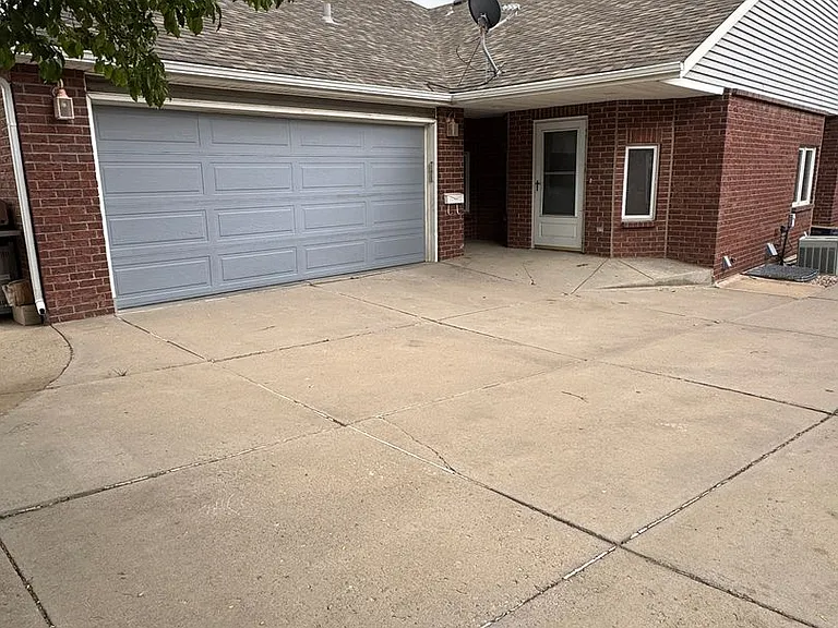 2108 Sherwood Forest Ct — Photo 4