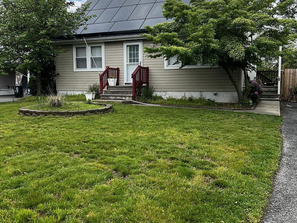 1st image of 16 Sands Point Dr