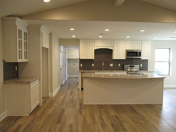 4th image of 2327 Claire Dr