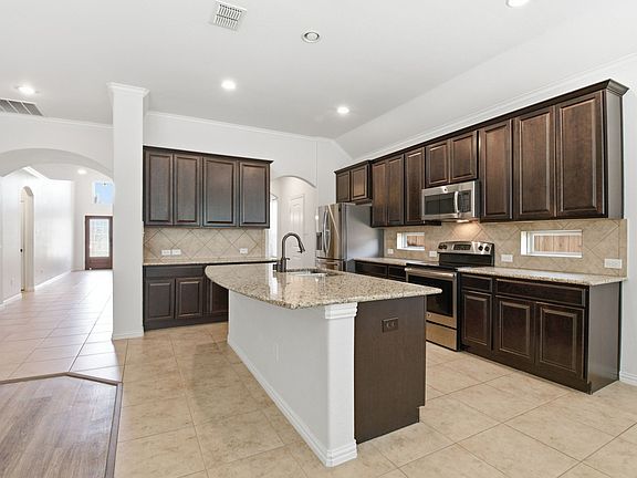 4th image of 16117 Harper Rd