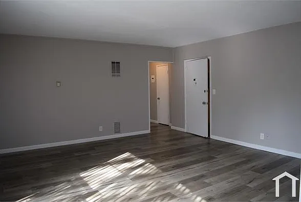2 bed, 840 sqft, $2,355 — Photo 4