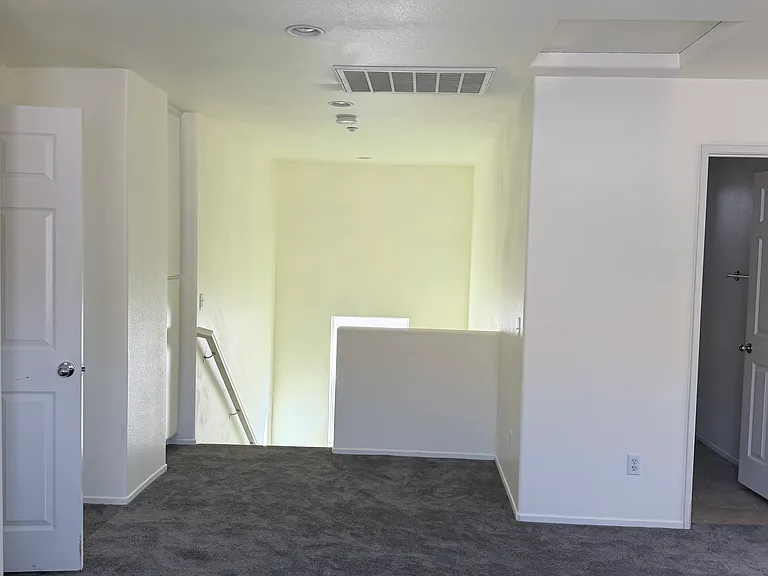 Office room (can convert to the fourth bedroom)