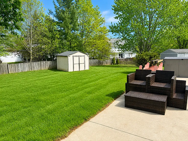 243 Newfield Cir — Photo 25