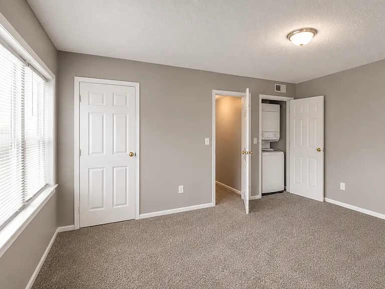 Roanoke Court Apartments — Photo 19