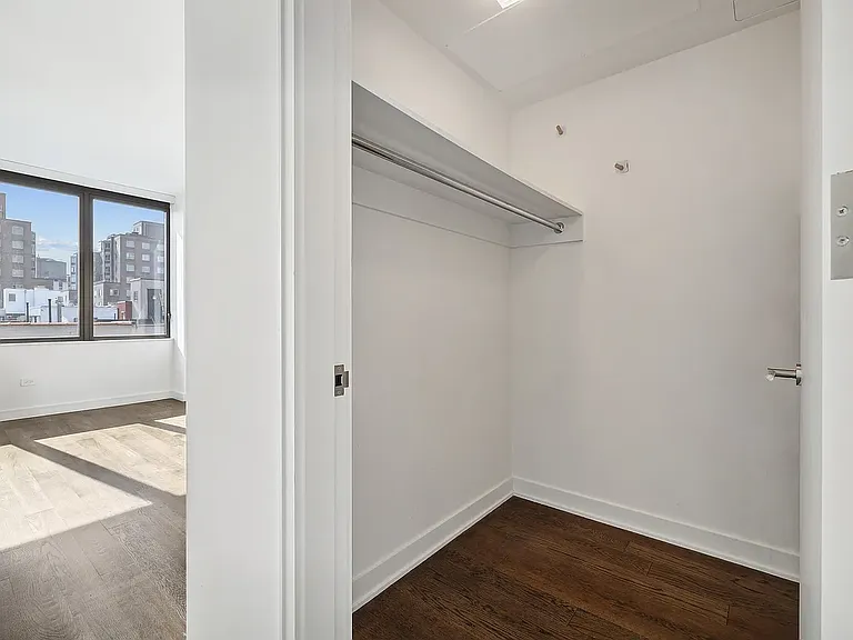 211 E 13th St #PENTHOUSE — Photo 10
