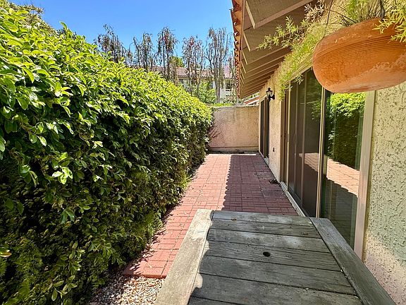 4th image of 4053 Stoneriver Ct