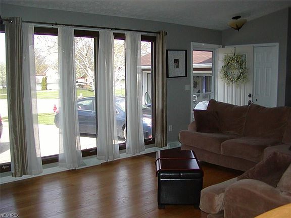 2nd image of 115 Wellsley Pl