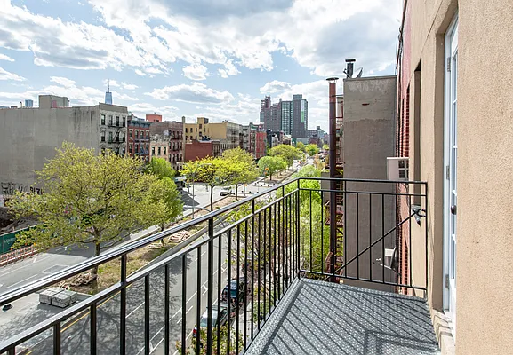 Rented by Weinstein Realty Group | media 22