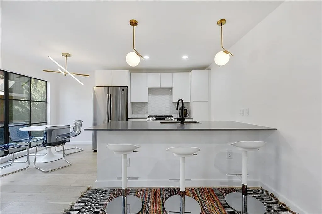 2 bed, 955 sqft, $2,450 — Photo 1