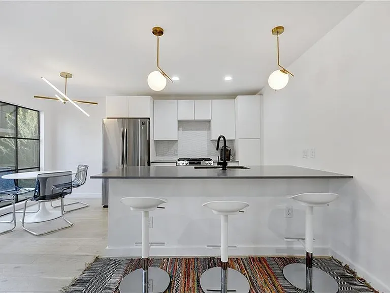 400 E 30th St #204 — Photo 1