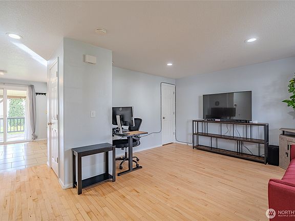 2nd image of 16317 NE 71st Street