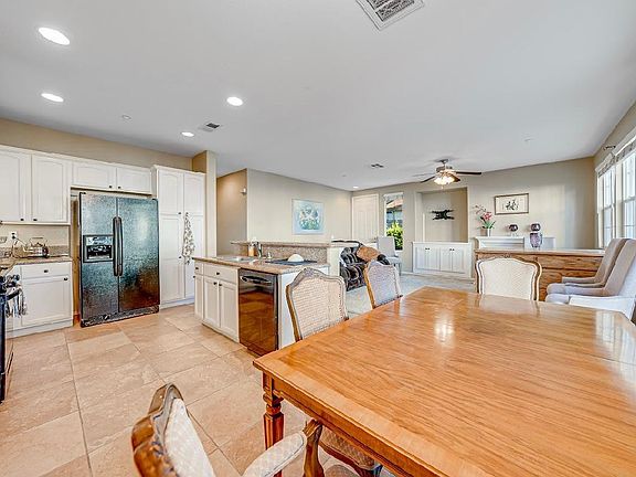 5th image of 312 Sunset Way Unit 5