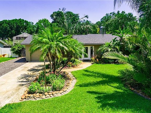 5th image of 3929 Lake Joyce Dr