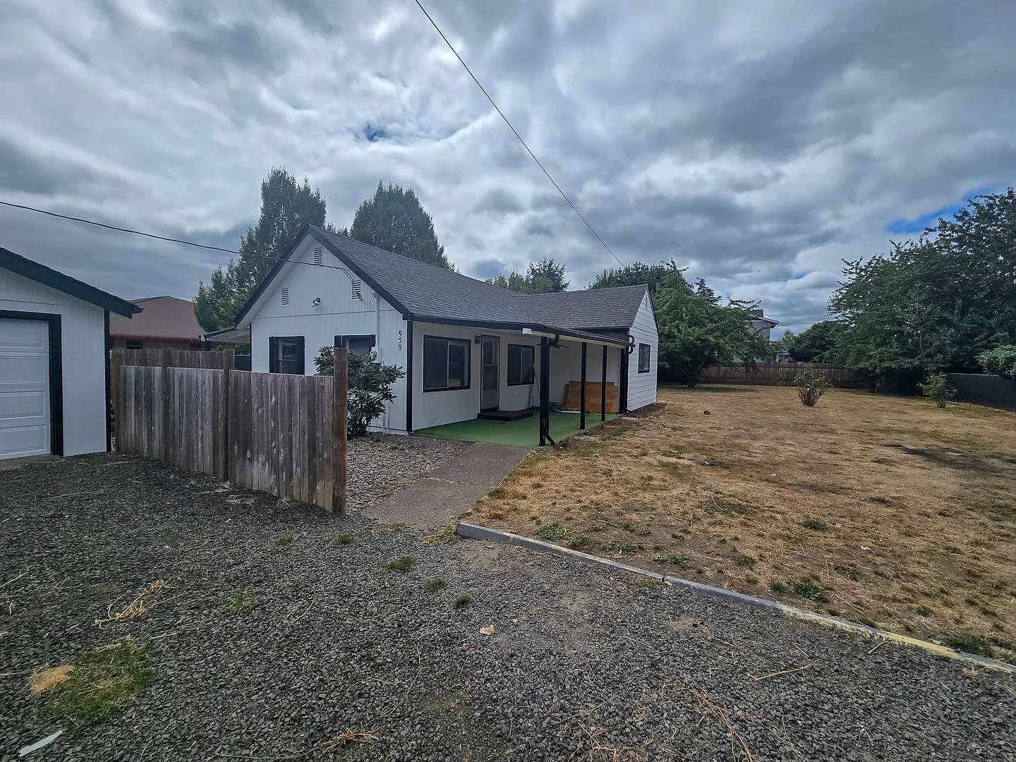 Rent Special: $1,000 Off First Full Month's Rent With One Year Lease! ~ Marks 950 — Photo 4