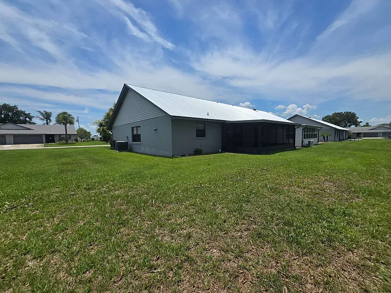 2511 N Orangewood St — Photo 21