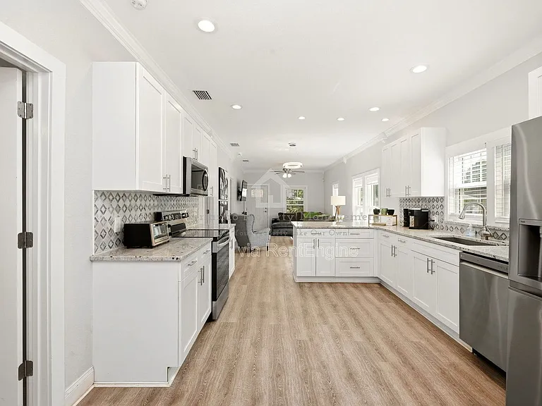 302 W Park St — Photo 17