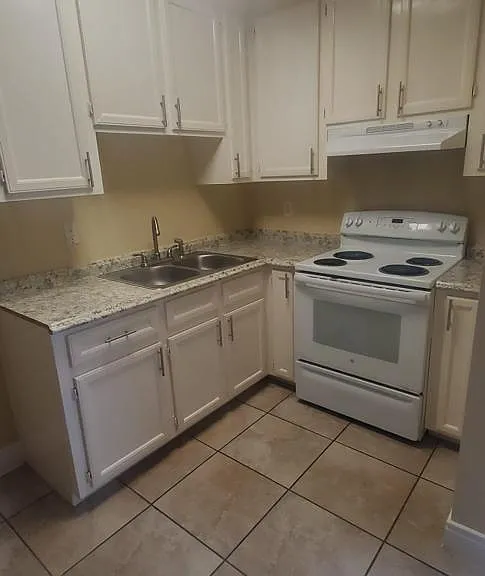 2724 Crossview Dr #207 — Photo 1