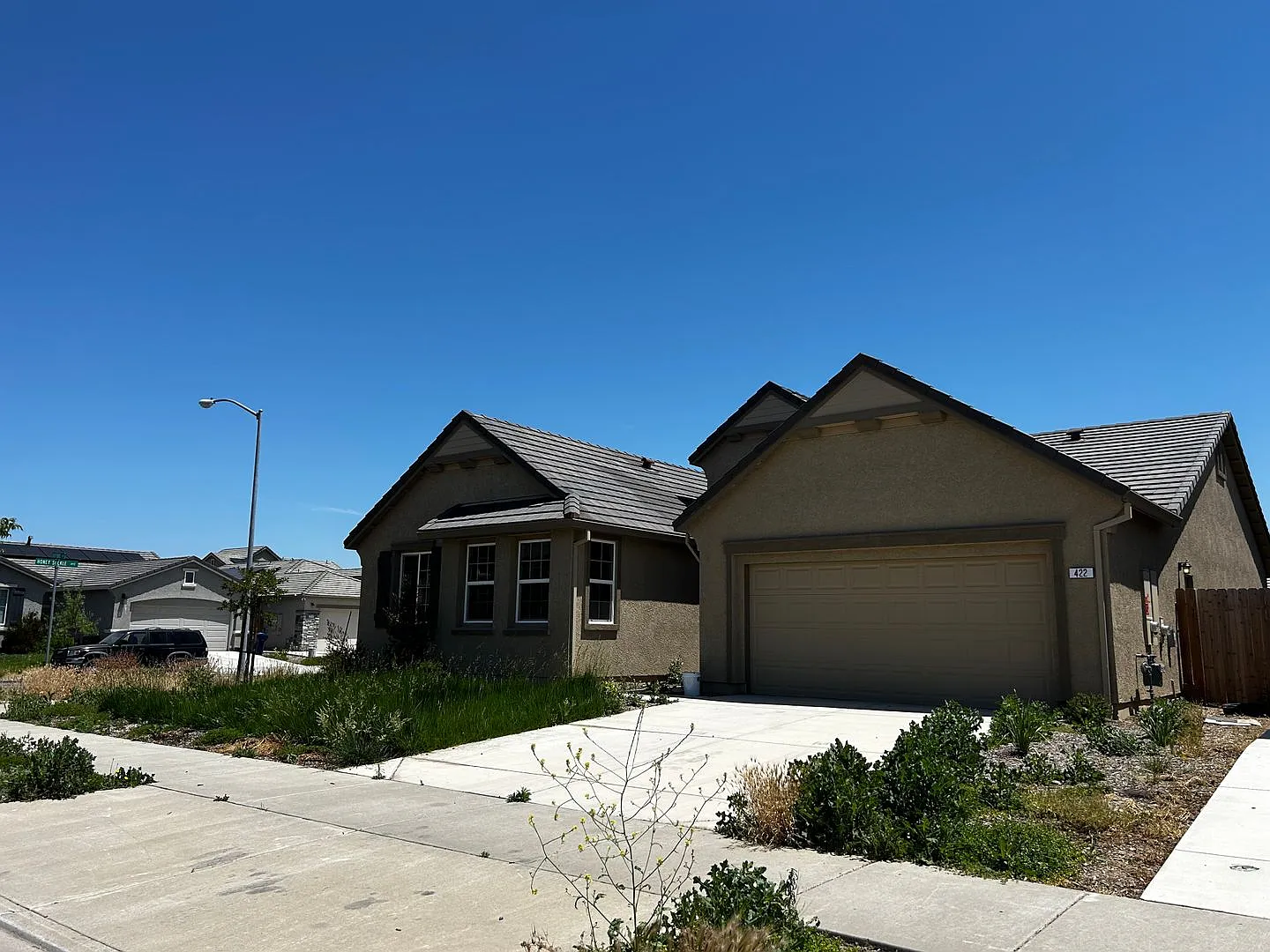 422 Daffodil Dr photo 1
