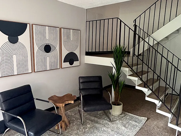 515 Albert St — Photo 2