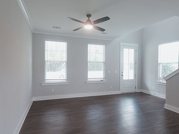 5th image of 226 Whitaker Way N