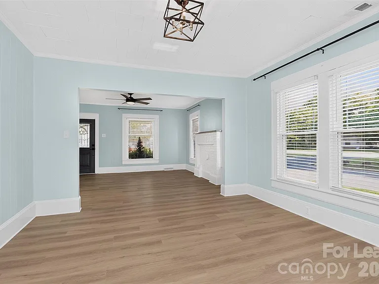 204 E McNeely Ave — Photo 11