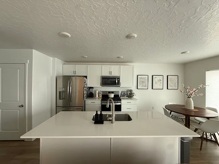 388 N Sea Chaser Ln — Photo 5