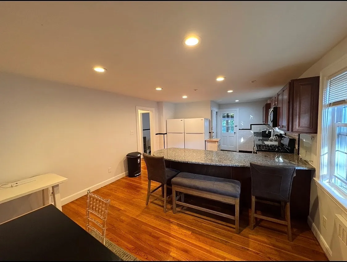 282 Foster St — Photo 1
