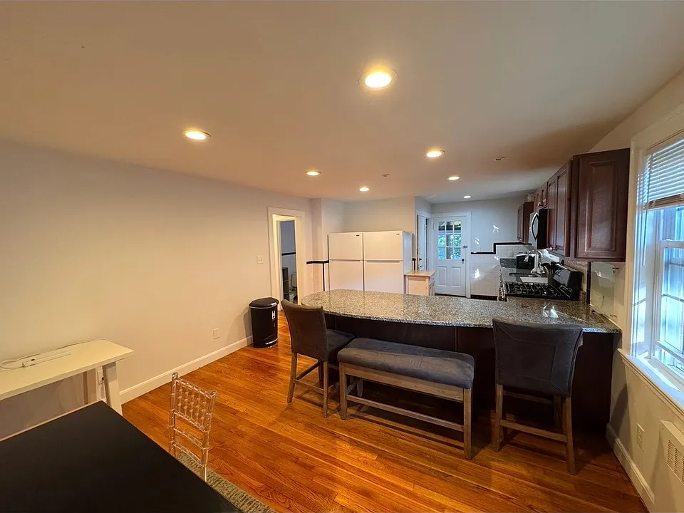 282 Foster St #1