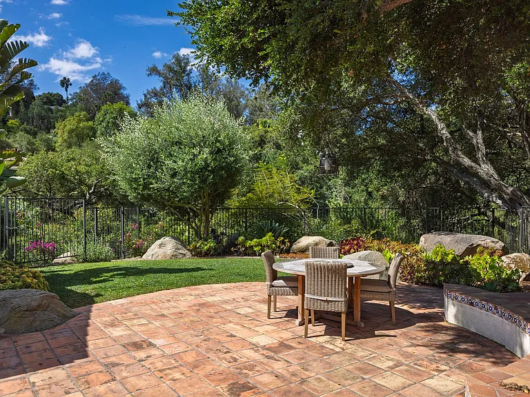 655 Coyote Rd — Photo 21