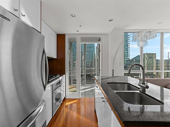 5th image of 1005 Beach Ave #701