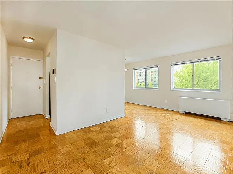 Chillum Apartments — Photo 15