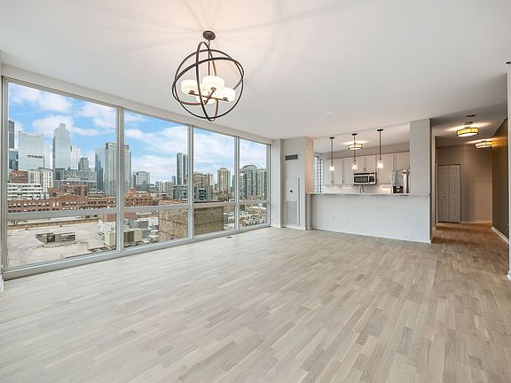 4th image of 757 N Orleans St #1106