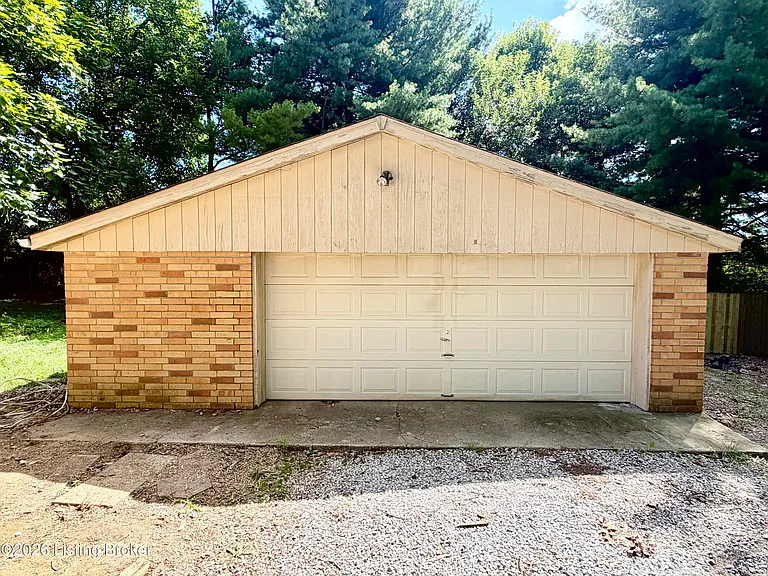 7305 Meadow Rd — Photo 8