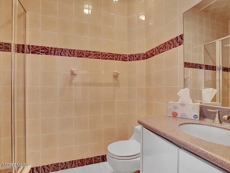589 Westwood Ave — Photo 25